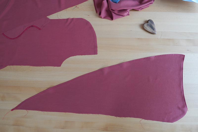 Jak ušít dámské volné kalhoty - zadní nakládané kapsy, překrytí