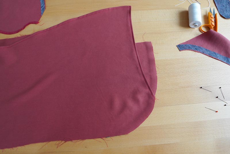 Jak ušít dámské volné kalhoty - zadní nakládané kapsy, překrytí