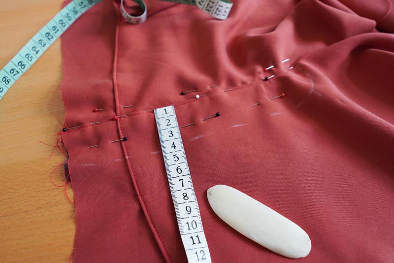 Jak ušít dámské volné kalhoty - rozparek na zip / poklopec