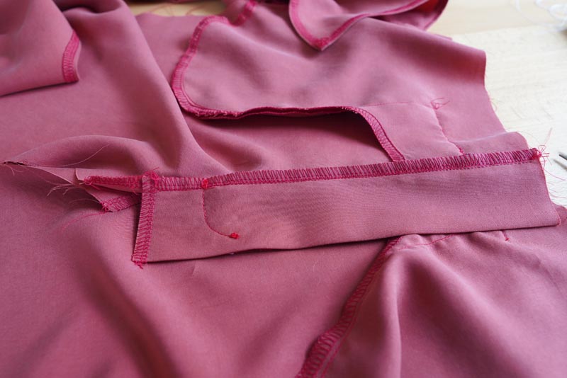 Jak ušít dámské volné kalhoty - rozparek na zip / poklopec