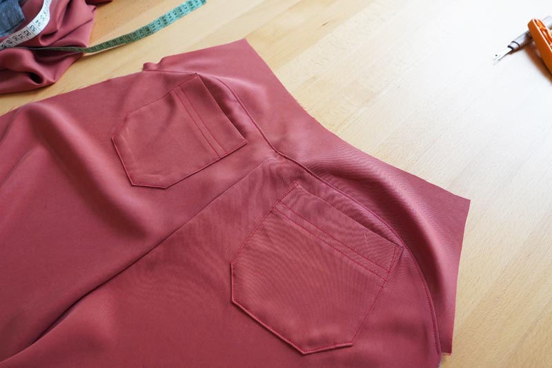 Jak ušít dámské volné kalhoty - zadní sedlo