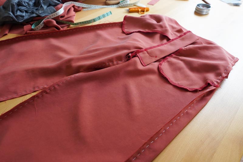 Jak ušít dámské volné kalhoty - krokové a boční švy