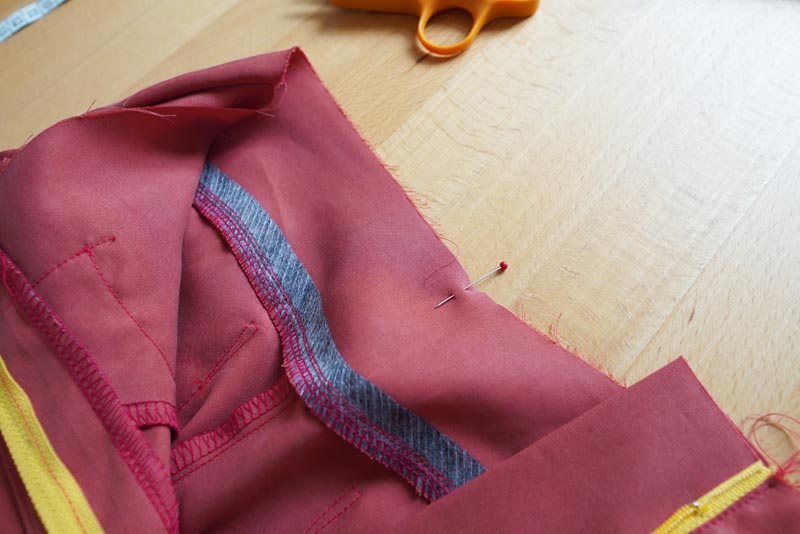 Jak ušít dámské volné kalhoty - pasový límec