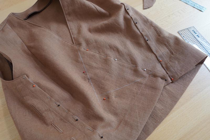 Střih na dámskou variabilní vestu - Sešití předních dílů