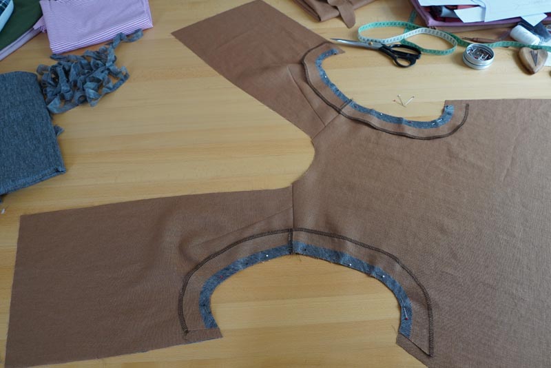 Střih na dámskou variabilní vestu - podsádky průramků