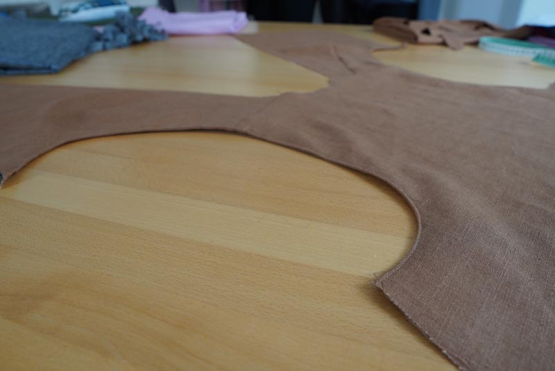 Střih na dámskou variabilní vestu - podsádky průramků