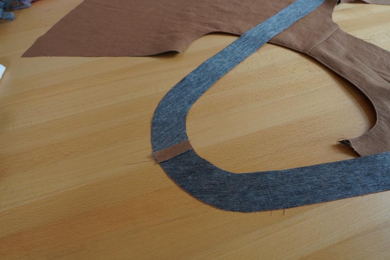 Střih na dámskou variabilní vestu - podsádka předního středu