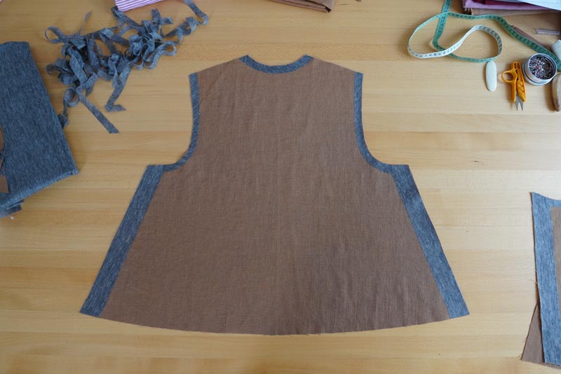 Střih na dámskou variabilní vestu - podžehlení