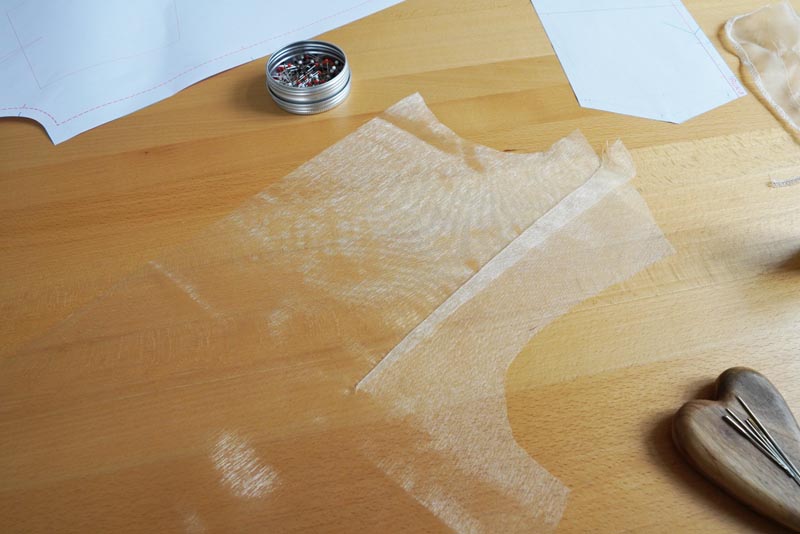 Střih na dámskou košili s klasickým límcem a krátkým rukávem + návod jak ušít košili - prsní záševky