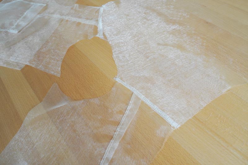 Střih na dámskou košili s klasickým límcem a krátkým rukávem + návod jak ušít košili - ramenní švy