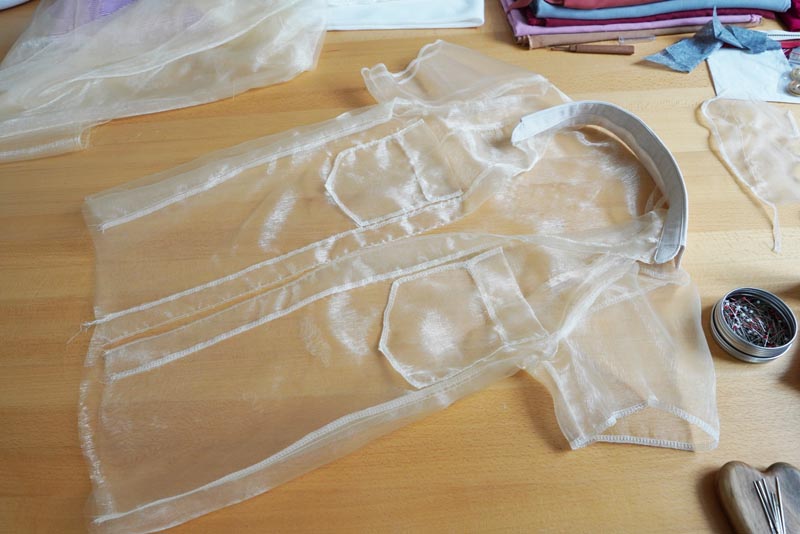 Střih na dámskou košili s klasickým límcem a krátkým rukávem + návod jak ušít košili - rukávy, rukávové a boční švy