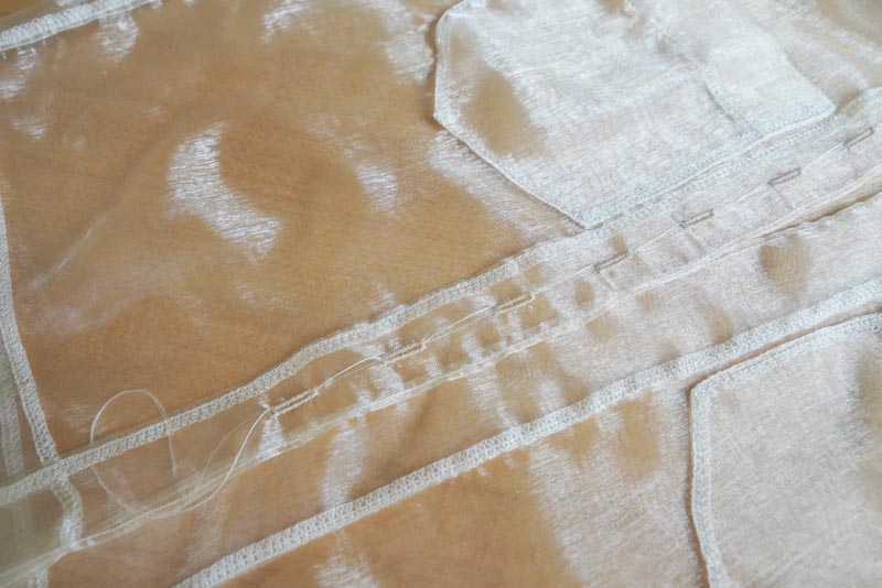 Střih na dámskou košili s klasickým límcem a krátkým rukávem + návod jak ušít košili - knoflíky a knoflíkové dírky