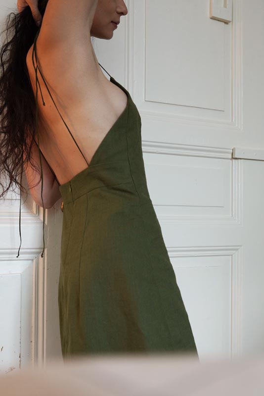 Střih a návod jak ušít dámské lněné šaty se špagetovými ramínky a odhalenými zády