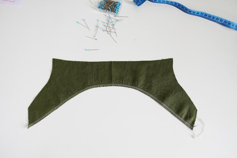 Střih a návod jak ušít dámské lněné šaty se špagetovými ramínky a odhalenými zády - podsádka předního dílu