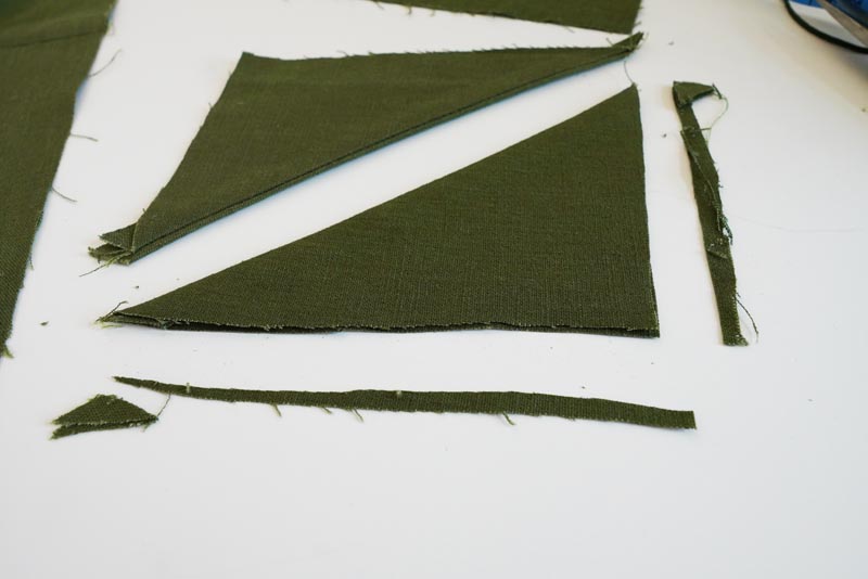 Střih a návod jak ušít dámské lněné šaty se špagetovými ramínky a odhalenými zády - zadní díly