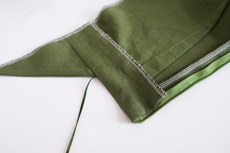 Střih a návod jak ušít dámské lněné šaty se špagetovými ramínky a odhalenými zády - dokončení pásku