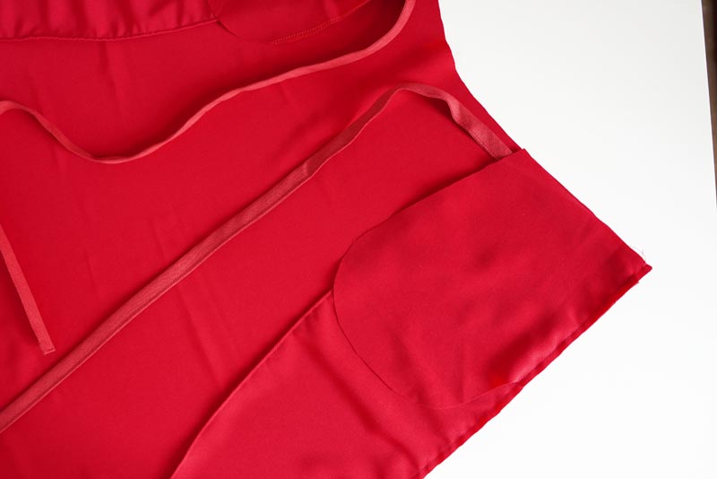 Střih a návod jak ušít dámskou maxi sukni s kapsami a pasem do gumy. Variabilní krycí díly je možné zavazovat a nosit na několik způsobů - střihová příprava - kapsy