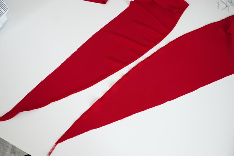 Střih a návod jak ušít dámskou maxi sukni s kapsami a pasem do gumy. Variabilní krycí díly je možné zavazovat a nosit na několik způsobů - střihová příprava - krycí dílce