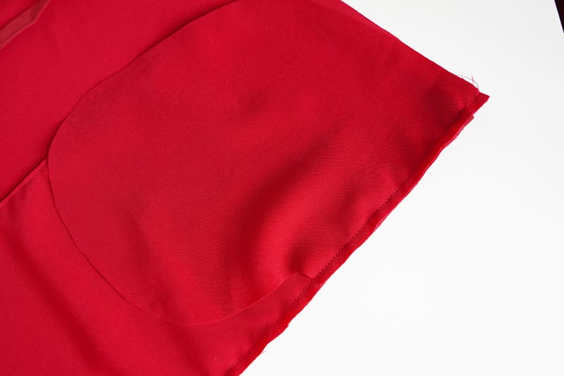 Střih a návod jak ušít dámskou maxi sukni s kapsami a pasem do gumy. Variabilní krycí díly je možné zavazovat a nosit na několik způsobů - střihová příprava - kapsy