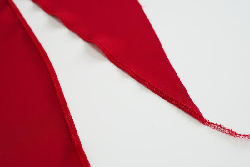 Střih a návod jak ušít dámskou maxi sukni s kapsami a pasem do gumy. Variabilní krycí díly je možné zavazovat a nosit na několik způsobů - střihová příprava - krycí dílce