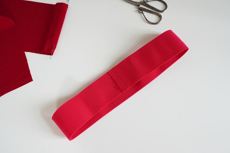 Střih a návod jak ušít dámskou maxi sukni s kapsami a pasem do gumy. Variabilní krycí díly je možné zavazovat a nosit na několik způsobů - střihová příprava - pásek