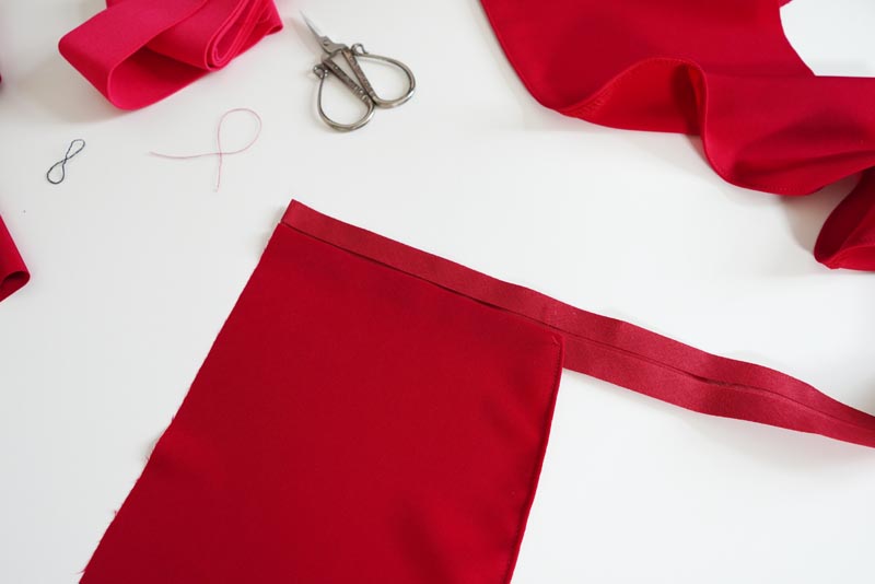 Střih a návod jak ušít dámskou maxi sukni s kapsami a pasem do gumy. Variabilní krycí díly je možné zavazovat a nosit na několik způsobů - střihová příprava - krycí dílce