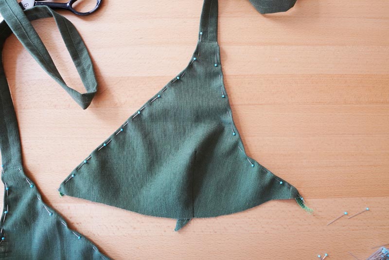 Návod jak ušít dámskou podprsenku - zapravení krajů