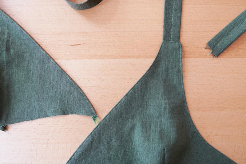 Návod jak ušít dámskou podprsenku - zapravení krajů