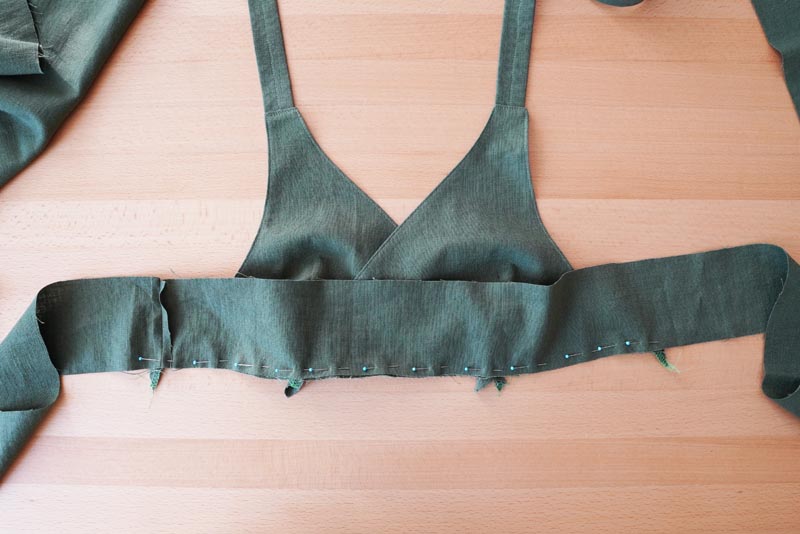 Návod jak ušít dámskou podprsenku - spodní lem