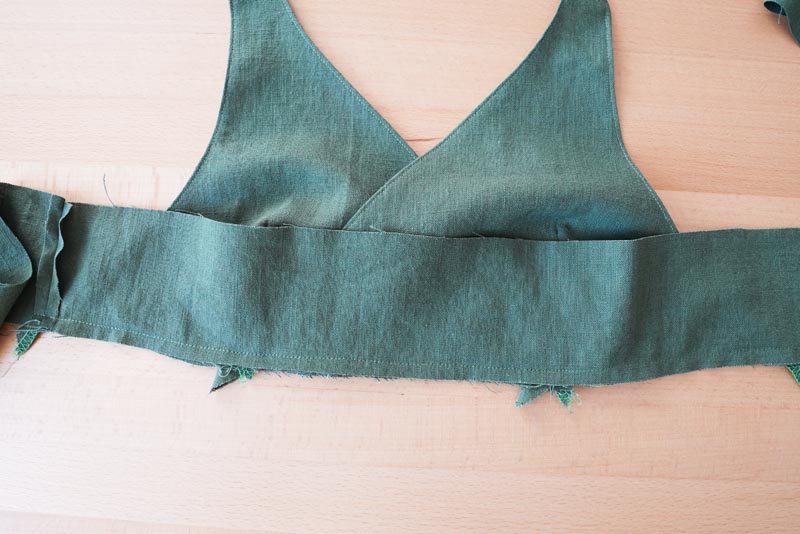 Návod jak ušít dámskou podprsenku - spodní lem