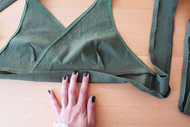 Návod jak ušít dámskou podprsenku - spodní lem
