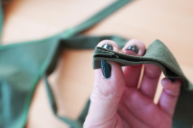 Návod jak ušít dámskou podprsenku - spodní lem