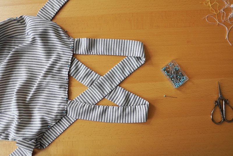 Střih a návod jak ušít dámské dlouhé šaty s rozparkem a širokými ramínky - ramínka