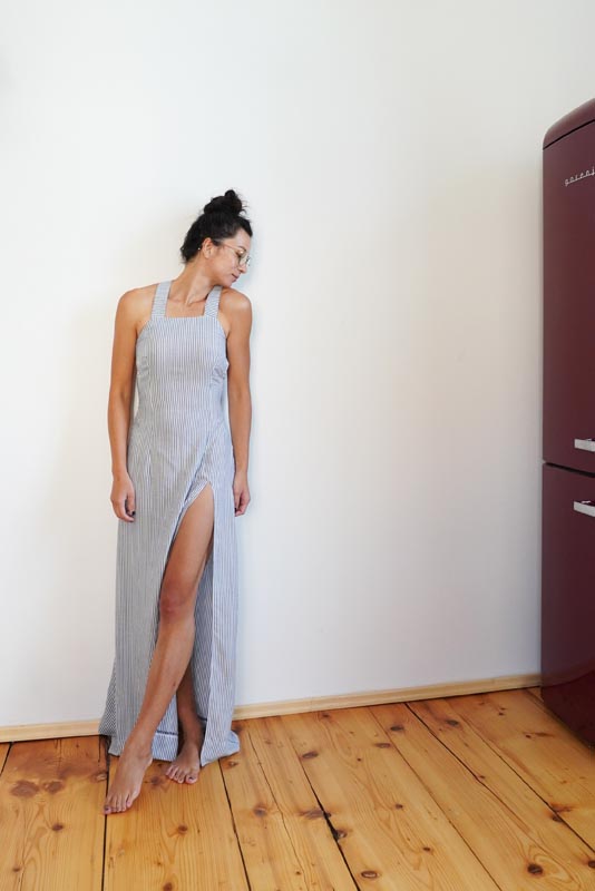 Střih a návod jak ušít dámské dlouhé šaty s rozparkem a širokými ramínky