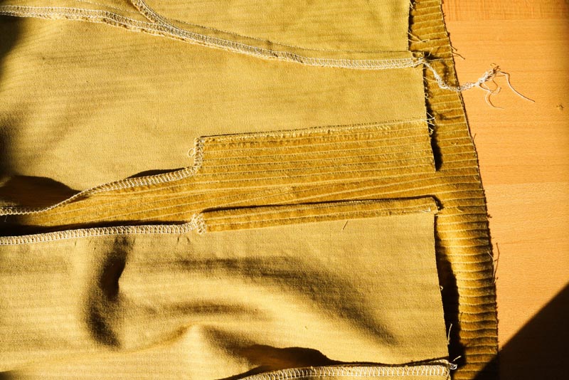 Jak ušít manšestrovou sukni (šití zapínání na knoflíky)