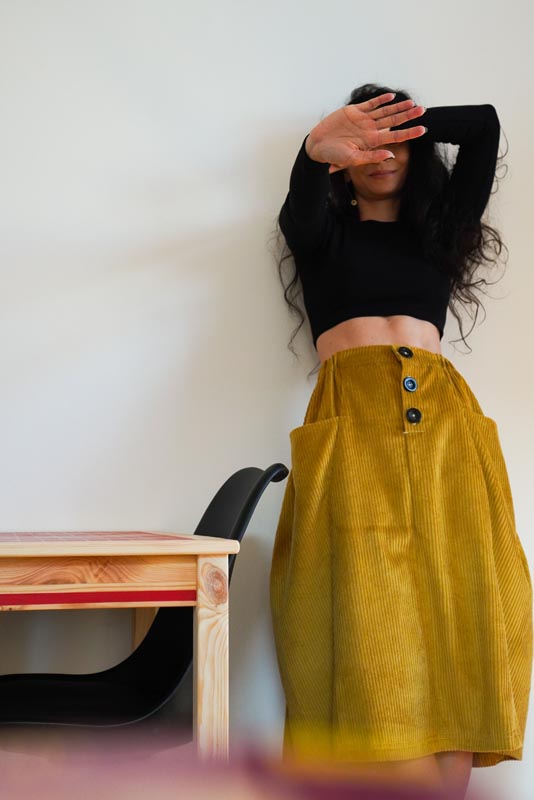 Střih a návod jak ušít dámskou manšestrovou sukni s kapsami