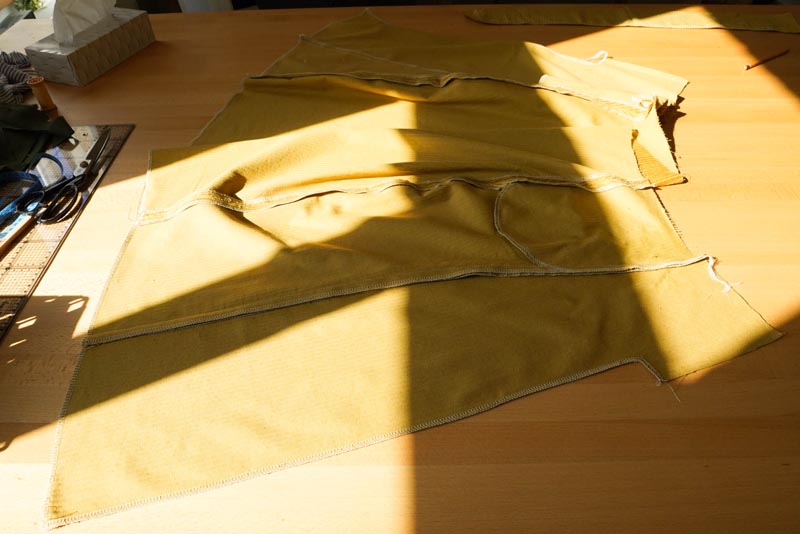 Jak ušít manšestrovou sukni (kompletace předních a zadních dílů sukně)