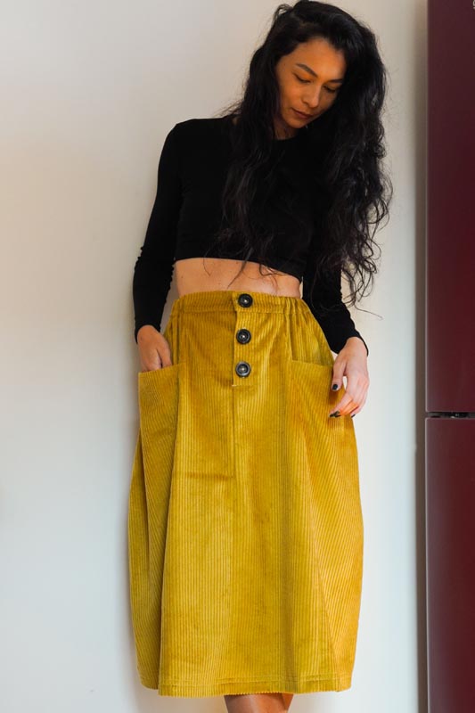 Střih a návod jak ušít dámskou manšestrovou sukni s kapsami