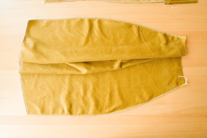 Jak ušít manšestrovou sukni (kompletace předních a zadních dílů sukně)