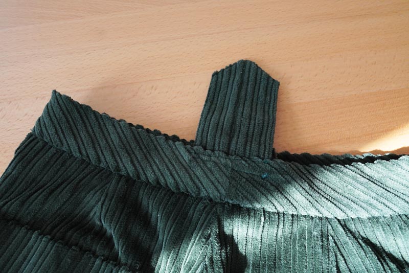 Podrobný návod na šití manšestráků - očka na pásek