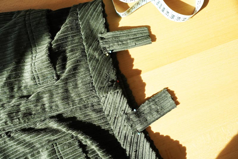 Podrobný návod na šití manšestráků - očka na pásek