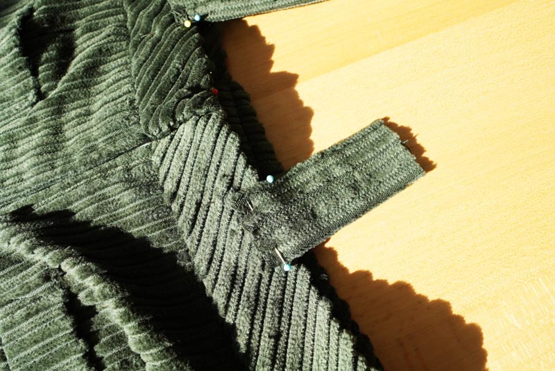 Podrobný návod na šití manšestráků - očka na pásek