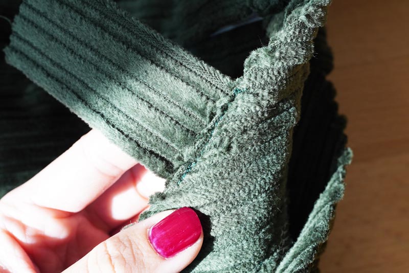 Podrobný návod na šití manšestráků - očka na pásek