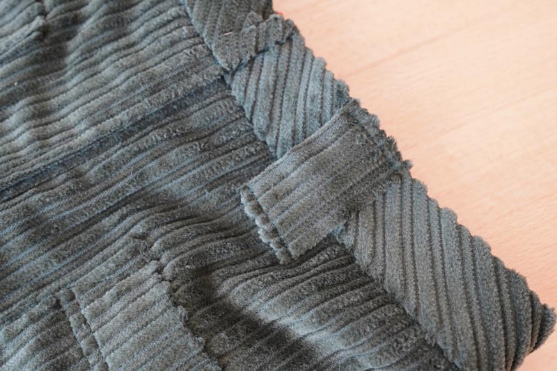 Podrobný návod na šití manšestráků - očka na pásek