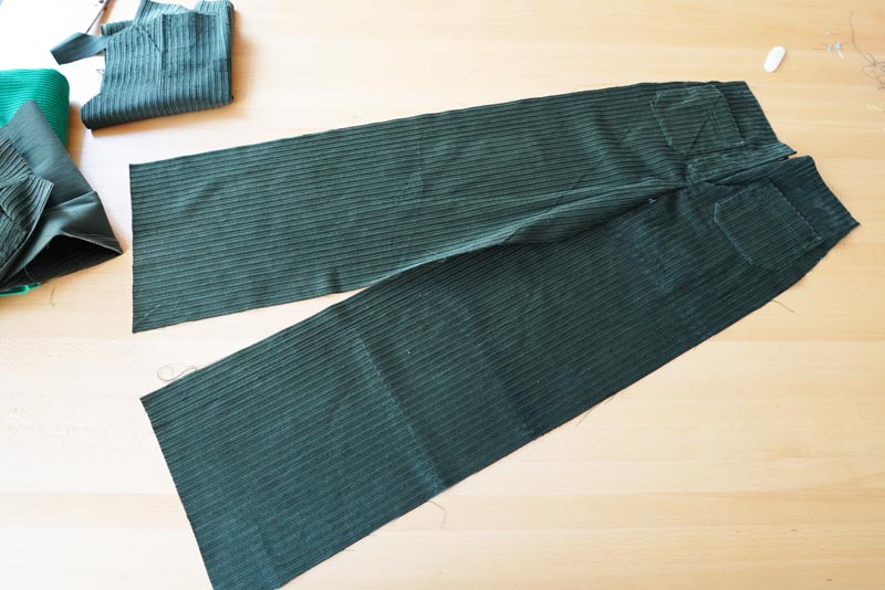 Střih a návod na šití dámských manšestrových kalhot - krokové a boční švy, sedový šev