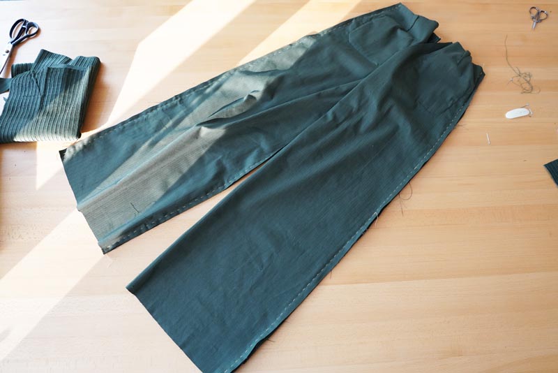 Střih a návod na šití dámských manšestrových kalhot - krokové a boční švy, sedový šev