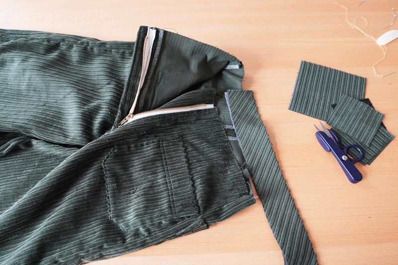 Detailní návod jak ušít manšestrové kalhoty - pásek