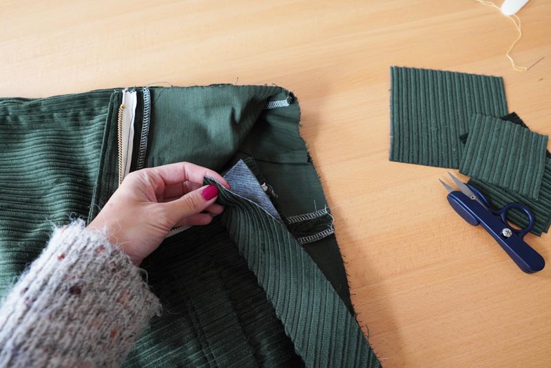 Detailní návod jak ušít manšestrové kalhoty - pásek