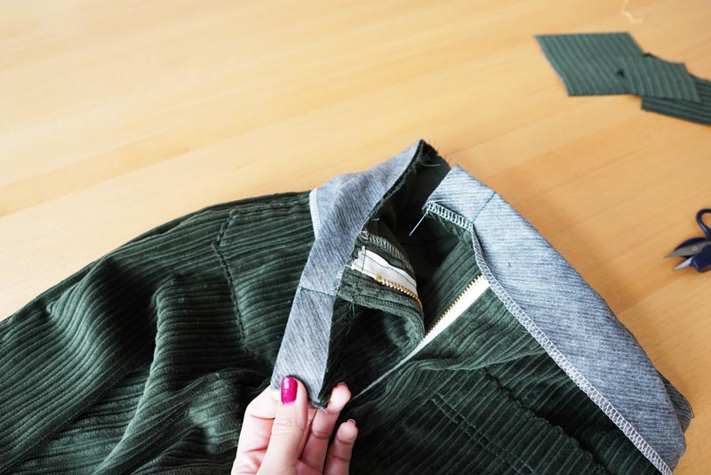 Detailní návod jak ušít manšestrové kalhoty - pásek