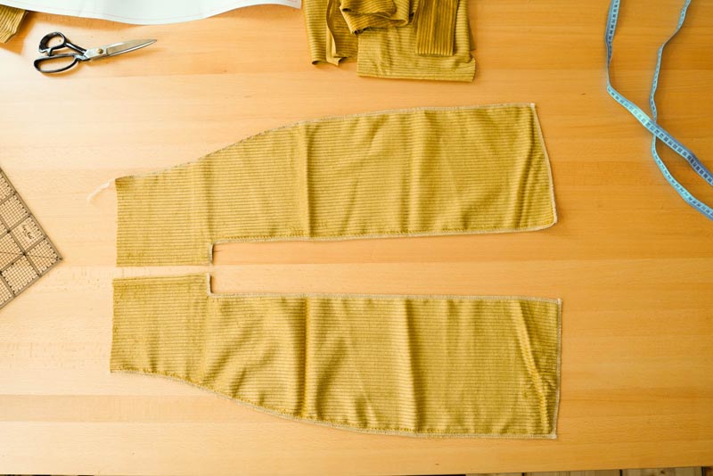 Jak ušít manšestrovou sukni + dámský střih (příprava předních dílů)